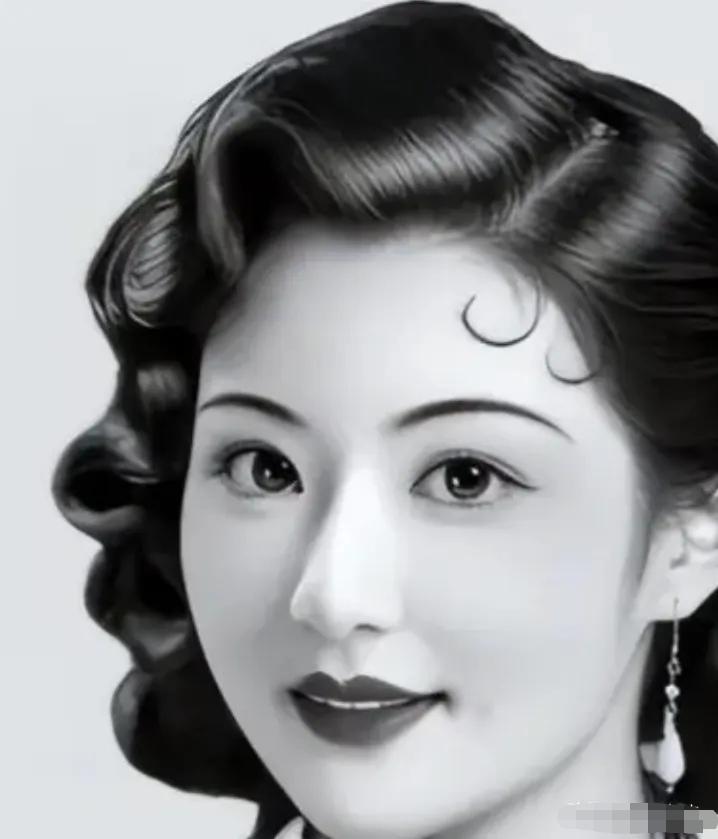 1939年，年仅23岁的长子孔令侃，在赴美途中，竟与母亲宋霭龄的牌友，年长他17