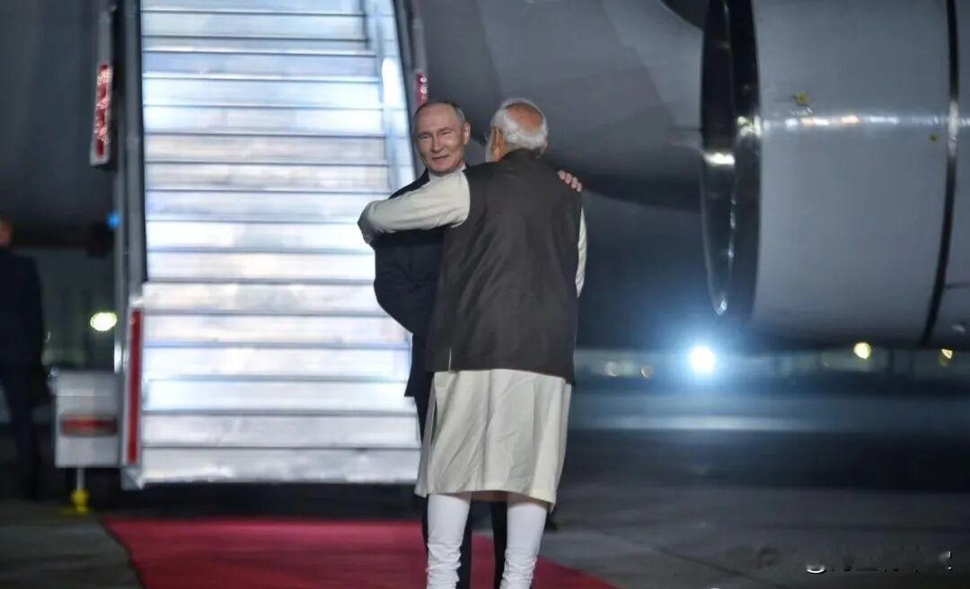 普京：喊累！

普京访问新德里，成为印度外交的压轴戏。毕竟莫迪被特朗普搞得七荤八