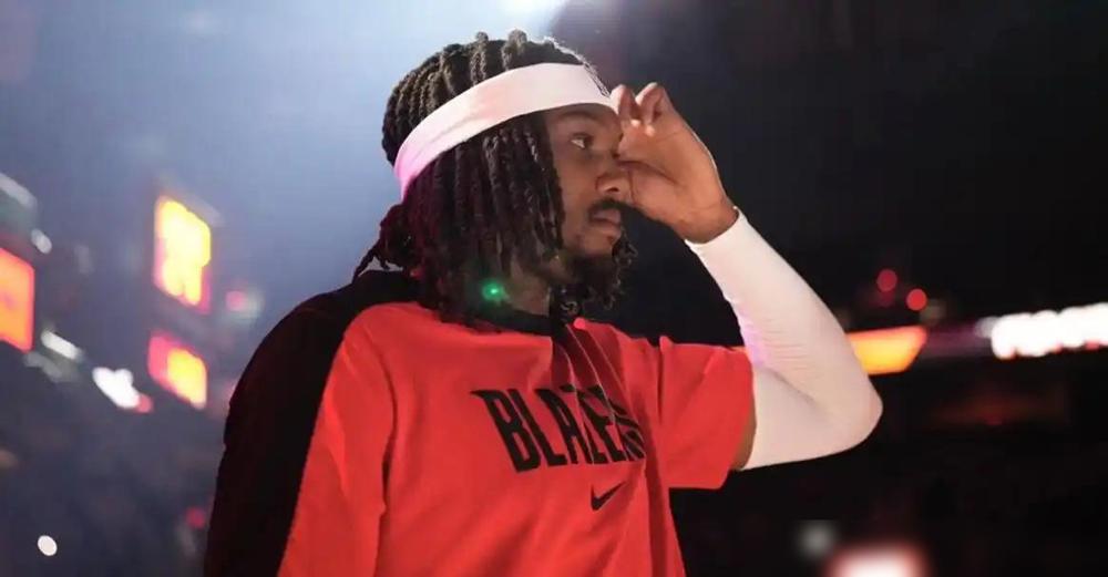 北京时间11月1日上午，开拓者将与掘金进行NBA杯赛的较量。开拓者代理主帅斯普利