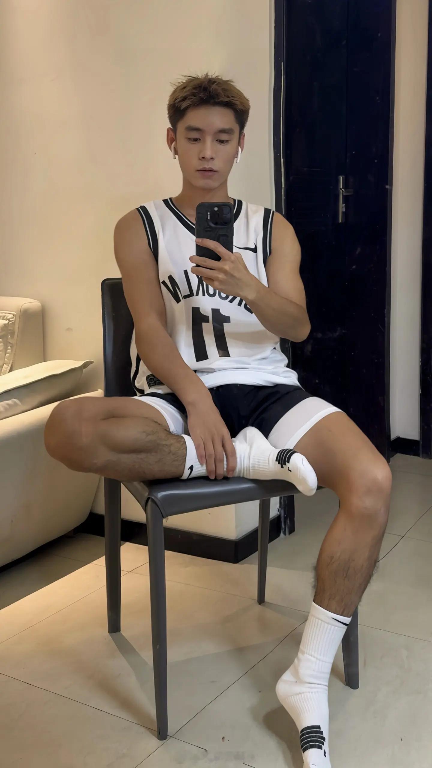 黑皮体育生[害羞] 