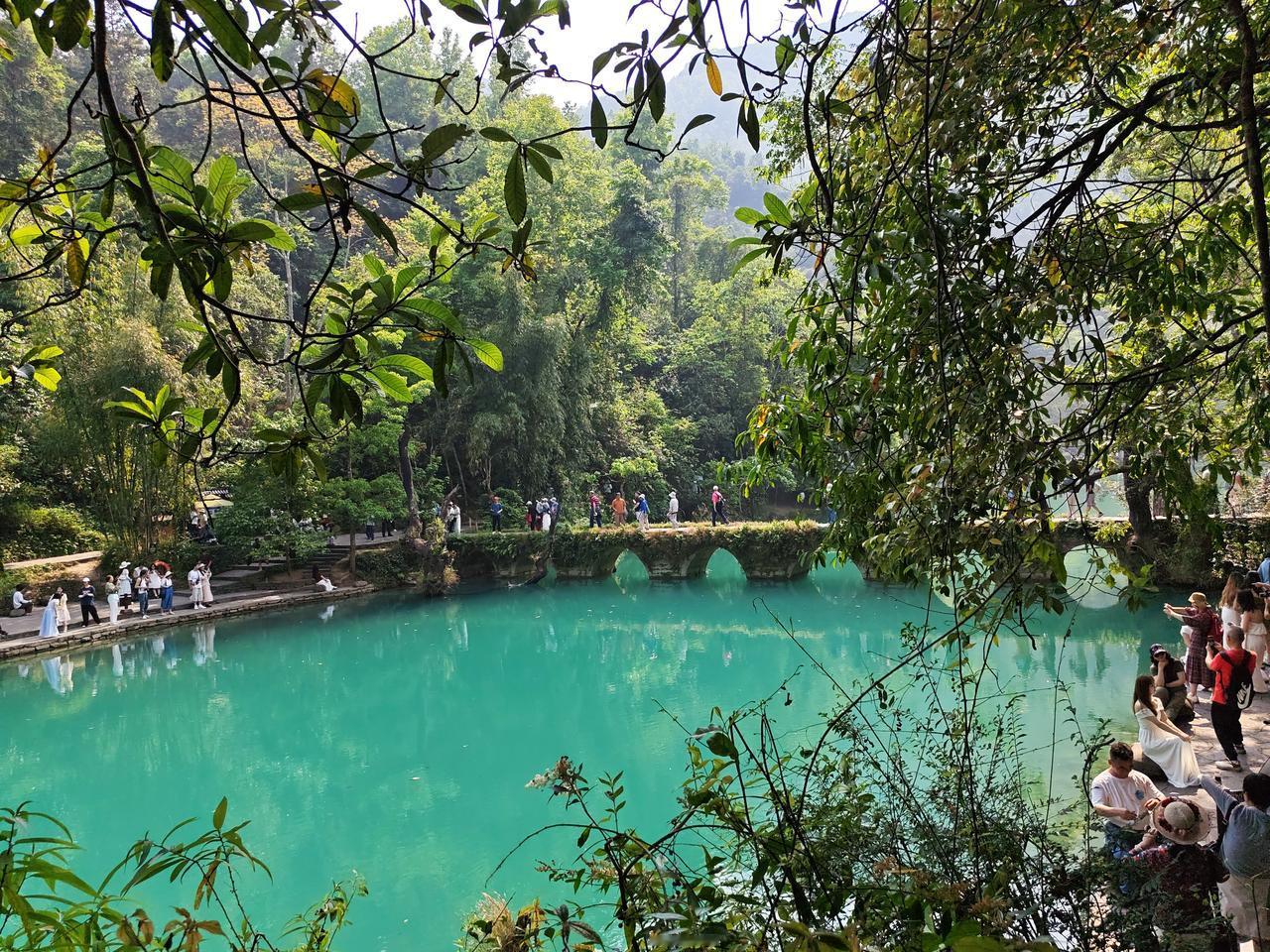 贵州之行。我们旅行团里一定有个福星！
我们4月12号刚游完黄果树瀑布的水帘洞，4