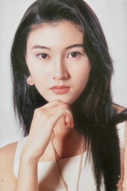 1993年，李嘉欣在出演《原振侠》时期的一幅写真。