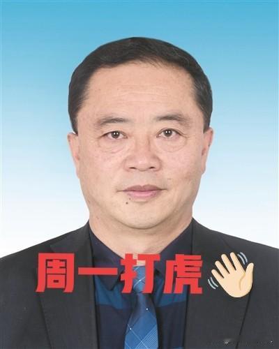 就在刚刚，
看了“界面快讯”新闻，【马军】被查，于是看了一下他的工作履历，63岁