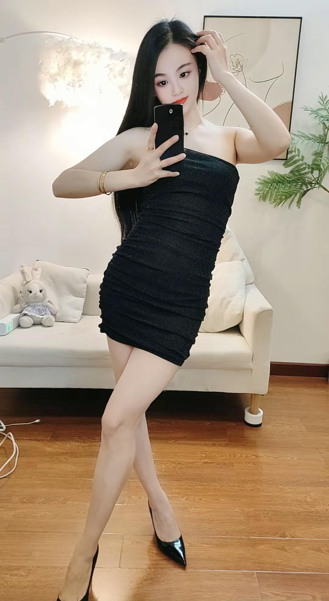 @婷婷。爱是最小范围的蝴蝶效应穿搭的尽头是姐姐