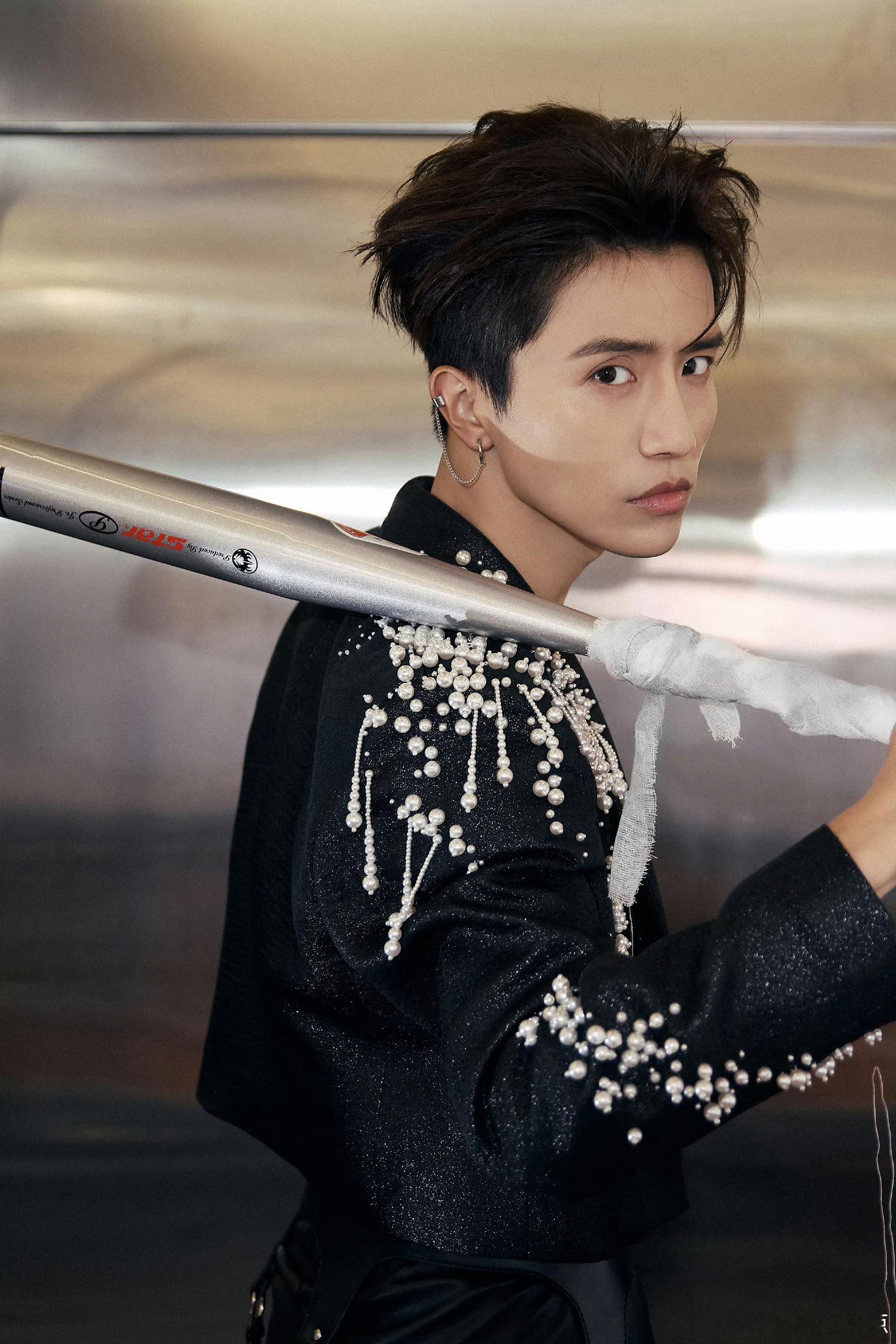 伯远回应粉丝举荐上歌手歌手2026静待舞台绽放光芒，伯远回应粉丝举荐，默默打磨自