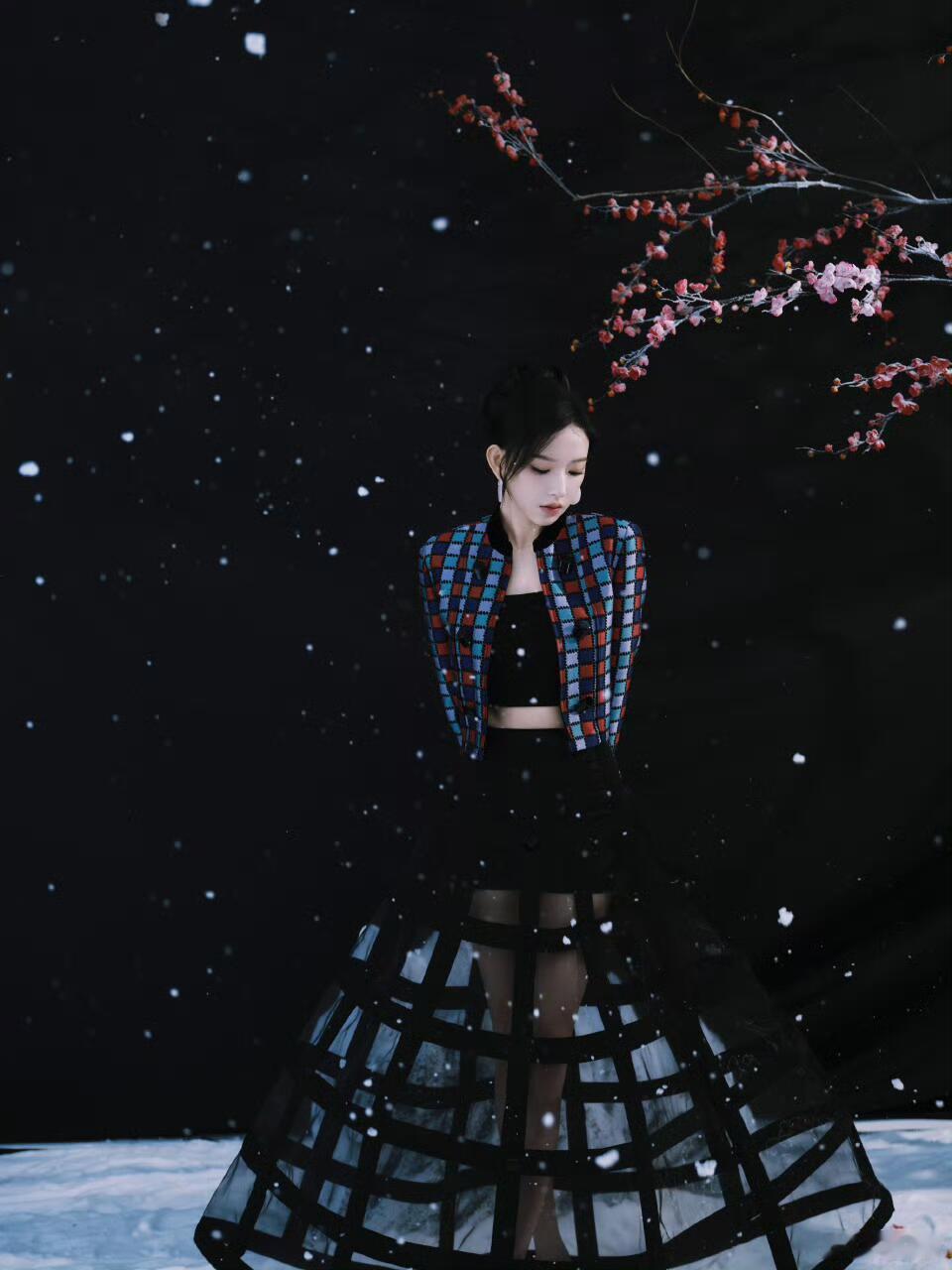 程潇回应首演恶女今日开播！期待程潇演绎的荣筠溪——她不讨喜，却强大得令人着迷。荣