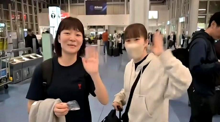 我不意外大藤沙月又进决赛了。
她俩从小一个球馆长大，大藤还给桥本做过陪练，桥本削