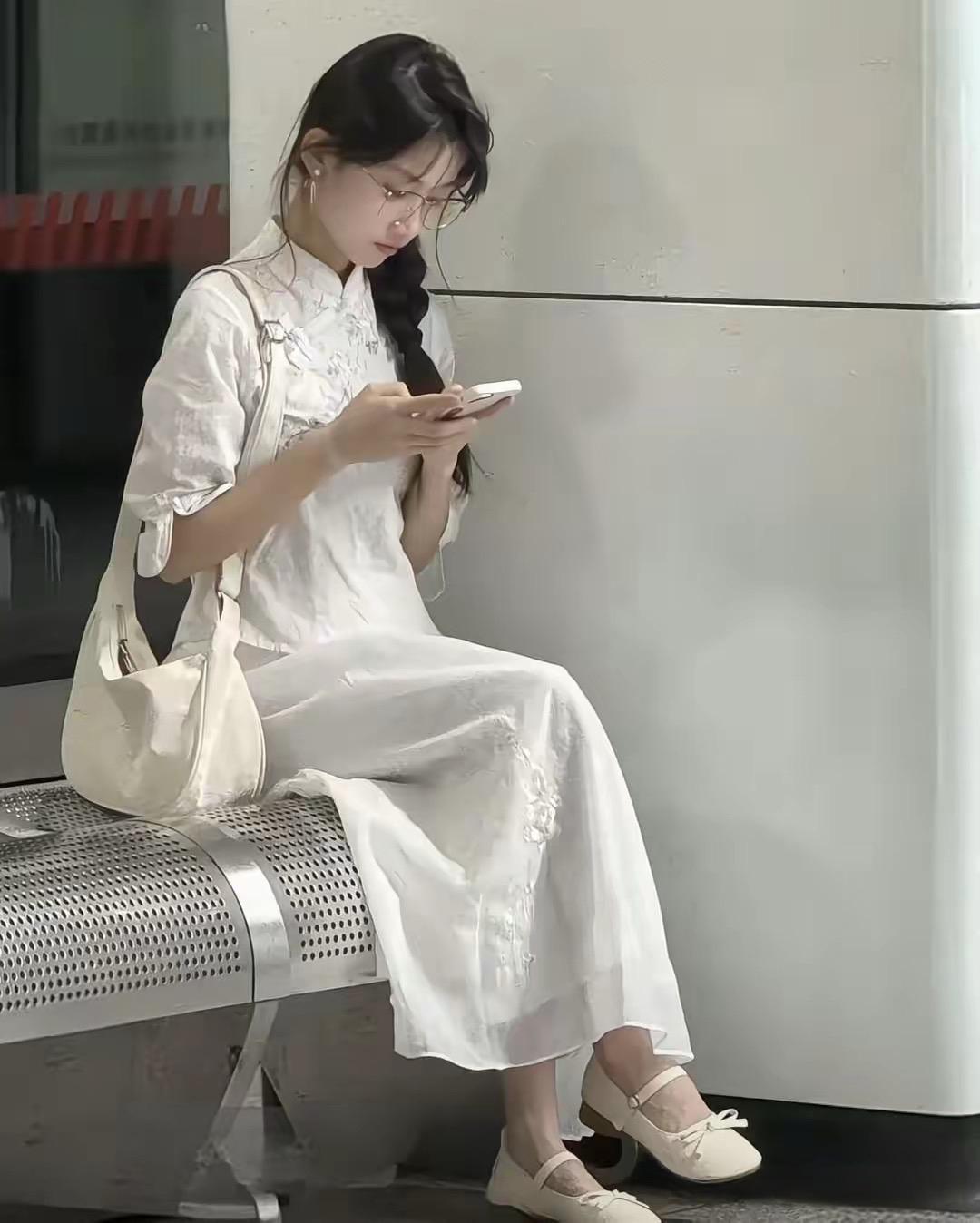 看见个好优雅的女孩