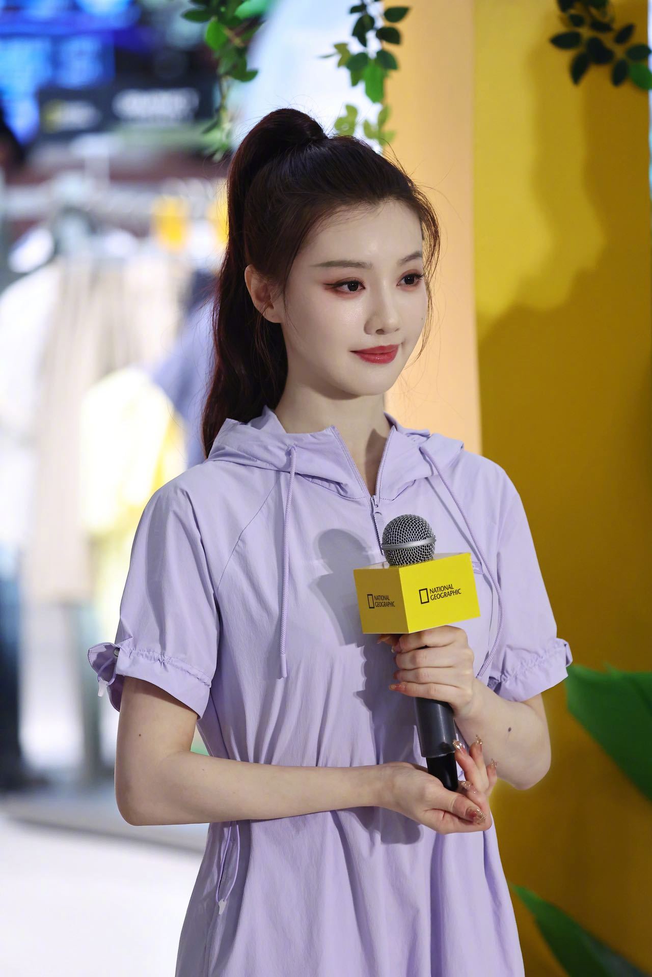 王鹤润原相机直出的美王鹤润线下活动人气 没有滤镜也这么能打，王鹤润的皮肤是真实存