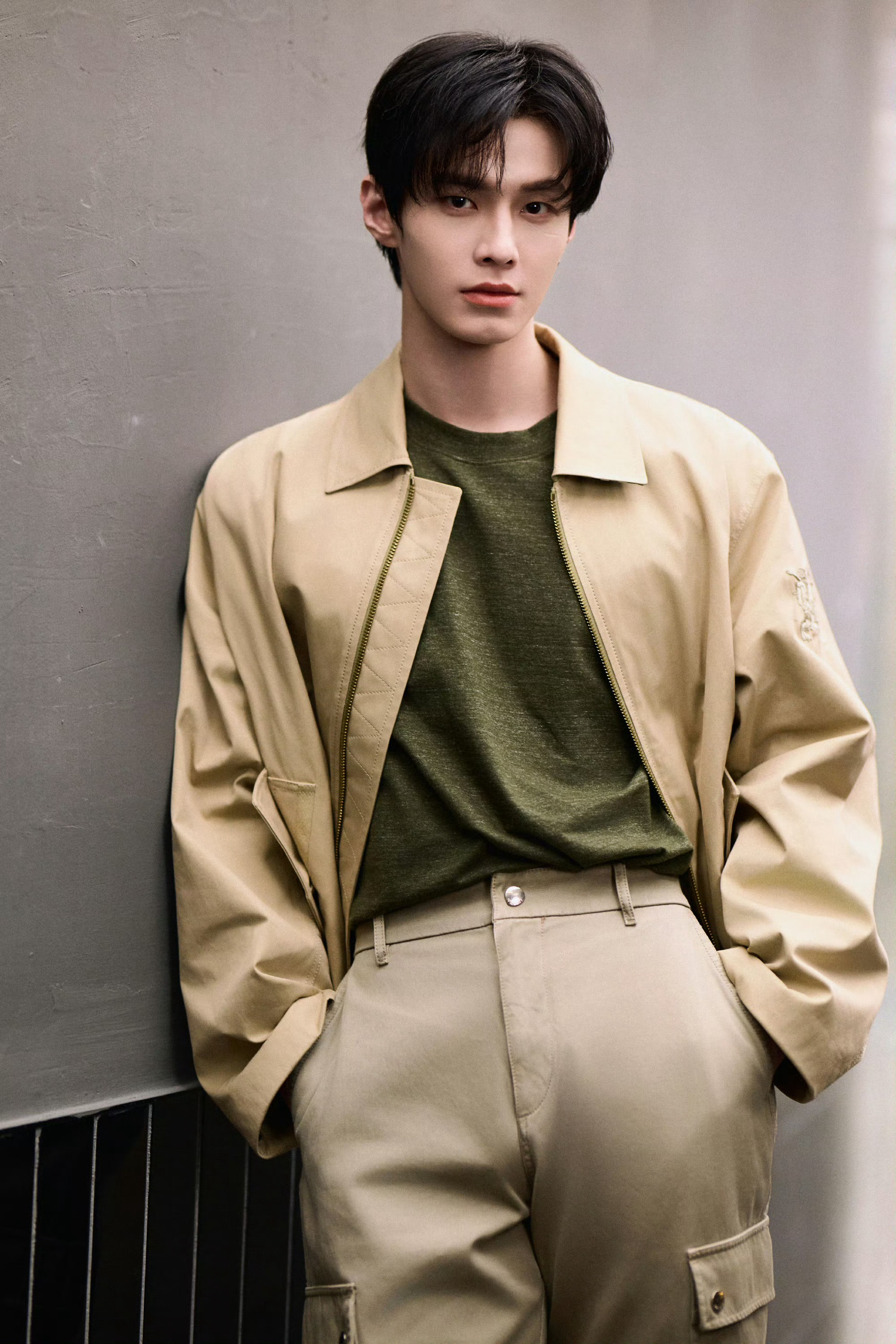 何与✖️Burberry 全新嘎巴甸胶囊系列大片风格大赏时尚灵感解读