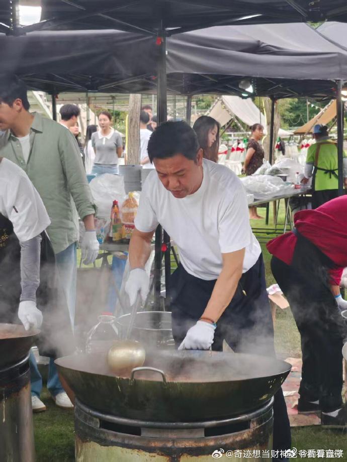 贾冰王子奇综艺厨神合体贾冰王子奇综艺厨神合体，哈哈哈哈王子奇碰上贾冰小厨会大厨王