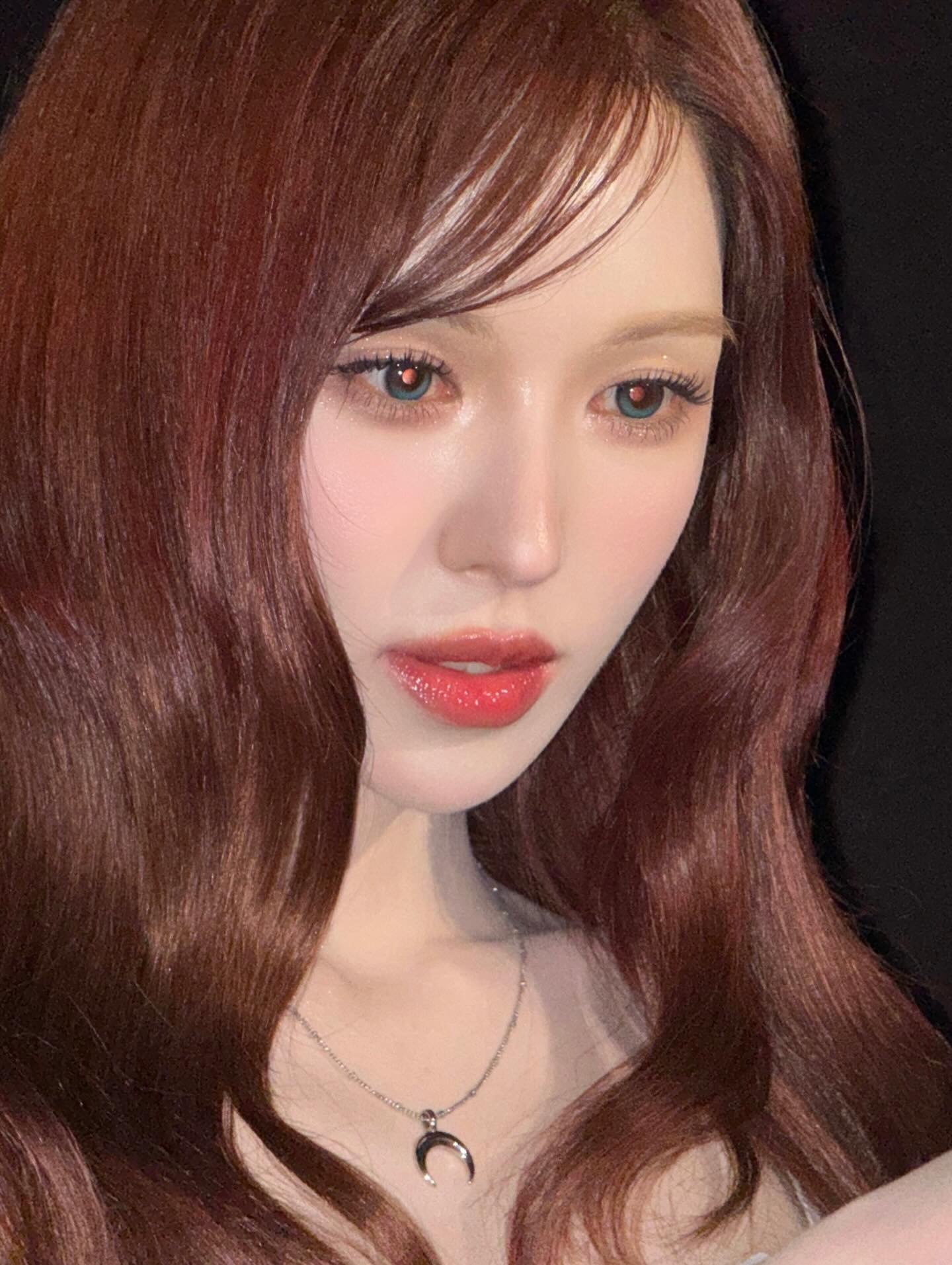 长卷发wendy妆容 