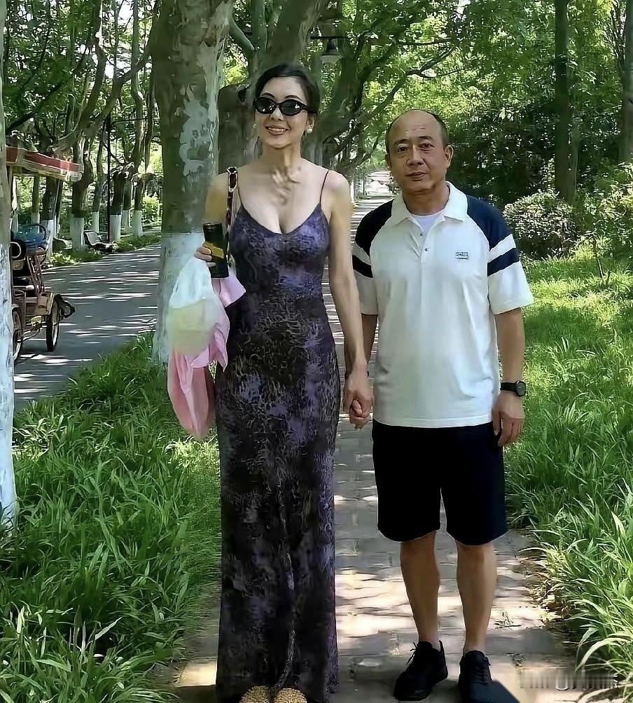 再次相信，爱情不在乎身高和年龄！