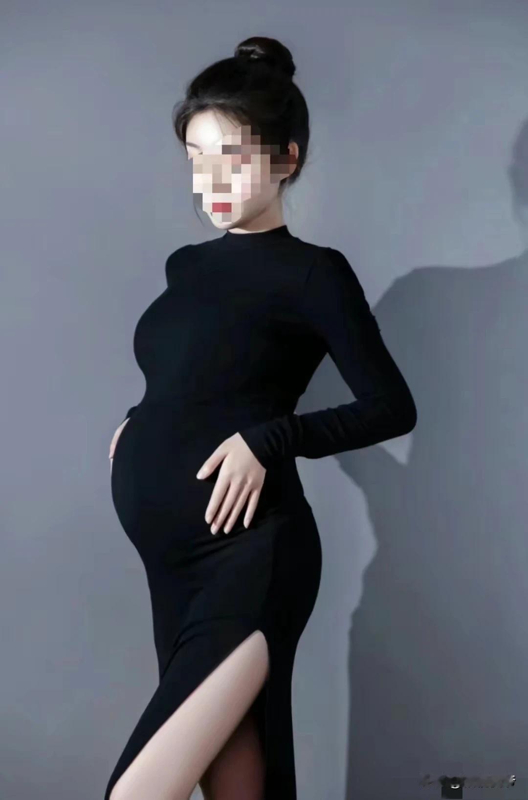 近日，广东阳春市一孕妇在影楼拍写真照时，遭遇一名男性摄影师的“咸猪手”。据该孕妇