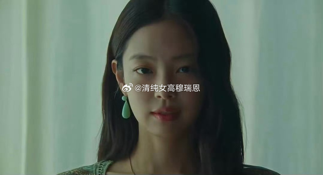 外网吐槽Jennie伸舌头为啥又恶意解读啊这几个单词就要伸舌头吧 