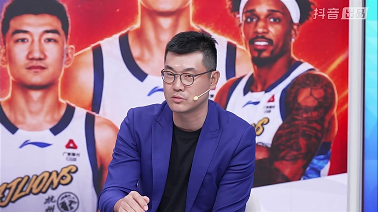 【昨晚中国男篮名宿，中国男篮08一代核心王仕鹏做客抖音直播间，现场解说CBA 总