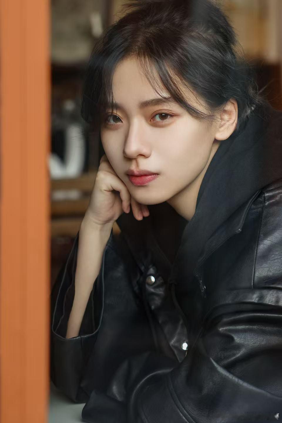 王晓赟子中戏毕业典礼这眼神很杀我啊，这不就是妥妥的小说女主啊，让人过目不忘！超级