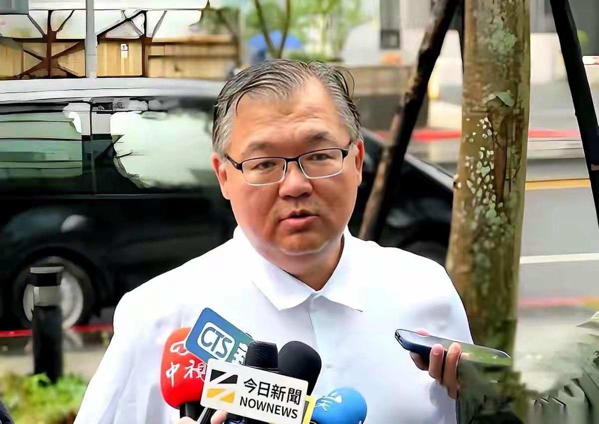 金溥聪要告李德维。

为了一条短信，国民党内部又吵翻天了。

金溥聪，就是那个外
