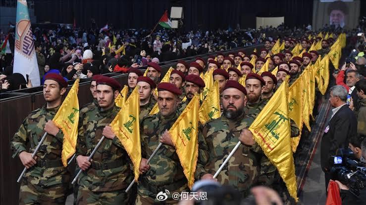 哈哈，这个有点意思：以色列在黎巴嫩敌后进行了空降部队登陆。真主党伏击并包围了他们