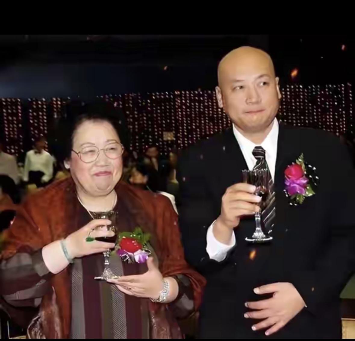 陈丽华去世了，
张雪峰去世了，
老公和我说三句话，
第一句，伤害健康的钱不挣。