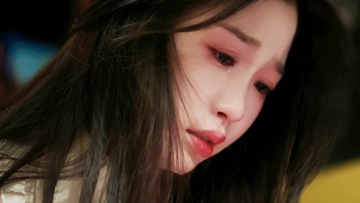 暮暮的眼泪看着太痛了！发现重逢后的哥哥完全和记忆里的样子不一样了，流泪是不认识的