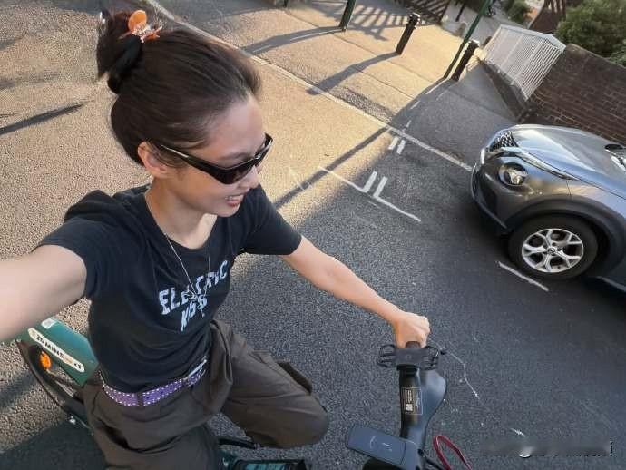 ❤️Jennie最新私服合集，美式休闲风随性又时髦，自在慵懒才是最好的状态。