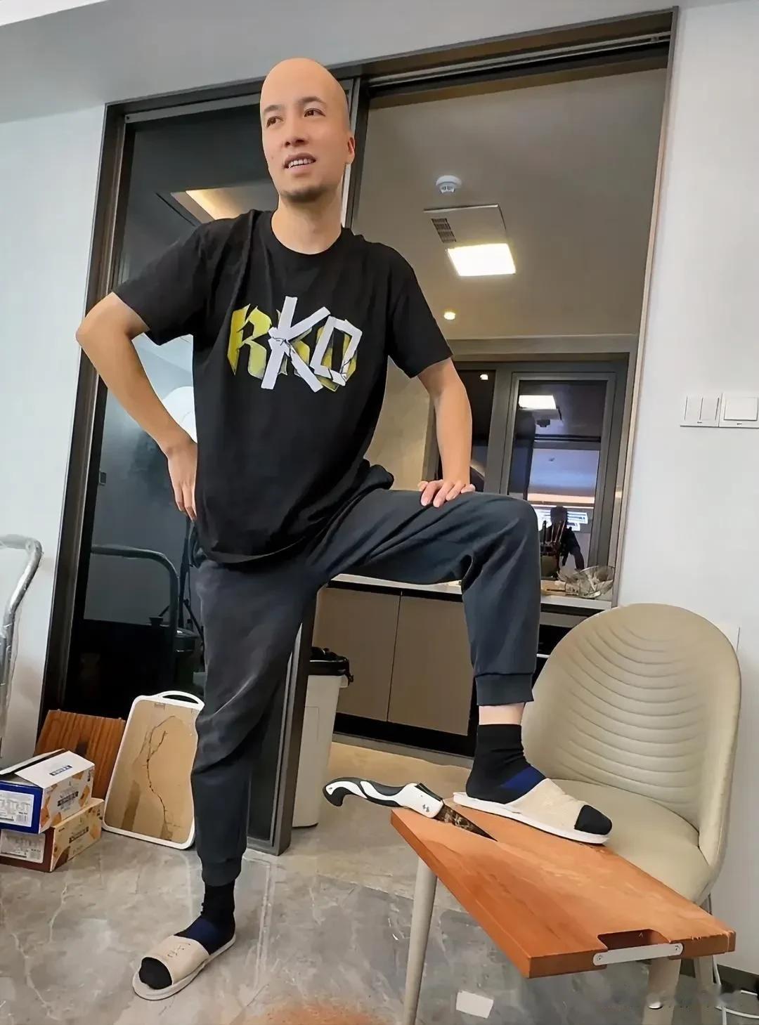辛吉飞已经不是当初那个辛吉飞了，曾经教会大家看配料表的他现在几乎每天都在带货直播
