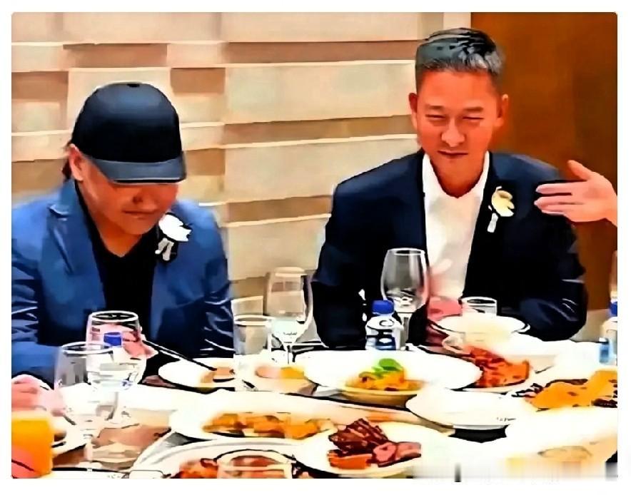 这是刘欢的亲家老陈！你看他身材瘦小，在重庆他可是有头有脸的人物！

刘欢老师选亲