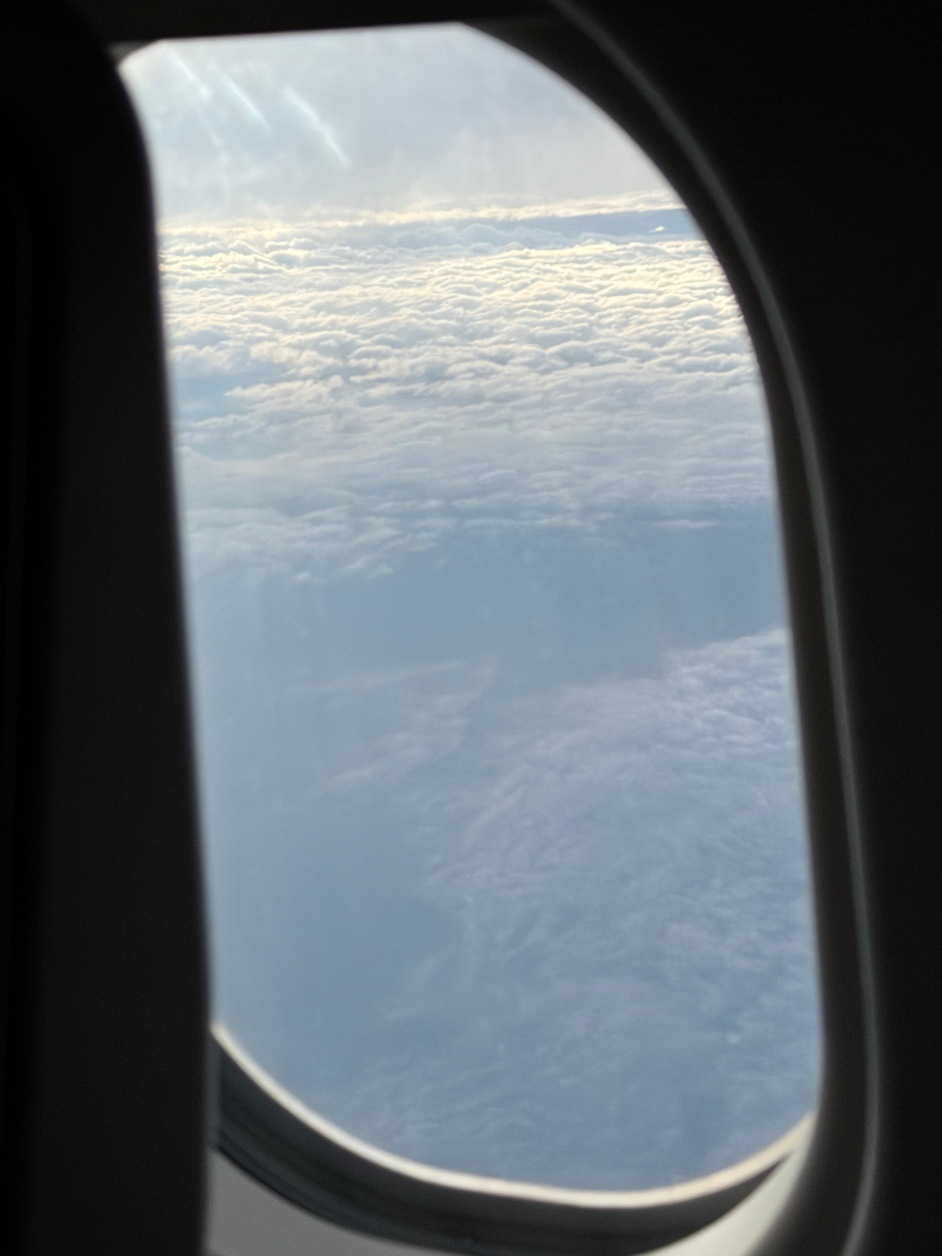 云海真美啊，我歇两天，下周得出发北京车展了，不少热门车，想看什么车，我去给你拍