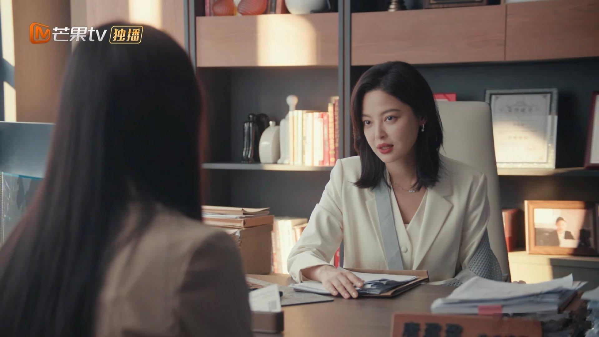 嗑到大律师和小助理易如反掌 这哪是职场剧，分明是律所恋爱实录，甜度超标了！ 