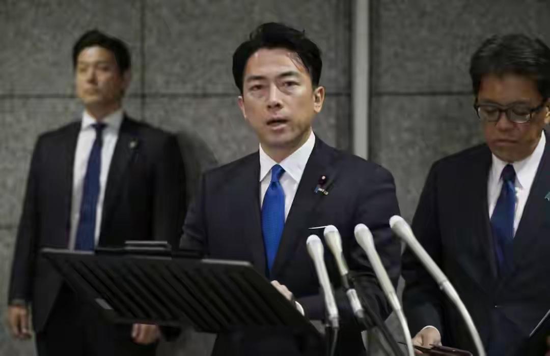 空中“追尾”156分钟：解放军碾压日机，日防长深夜甩锅

12月6日，辽宁舰战斗