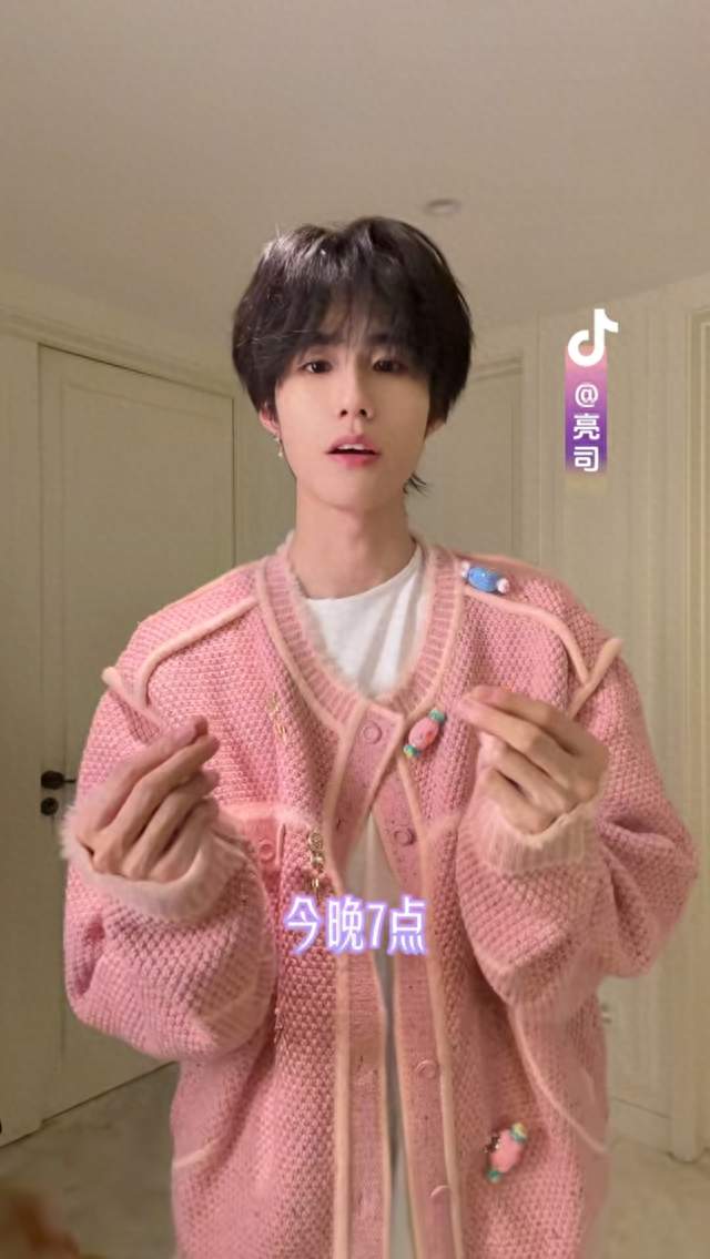 周深领衔！抖音落日合唱派对：万人星空合唱，无人机点亮敦煌夜