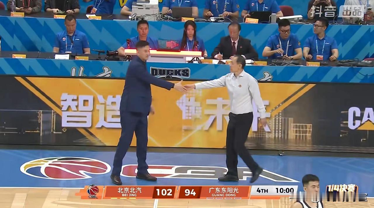 广东输给北京，真的一点也不冤！主要有四点：
1、阵容厚度不如北京，论实力，北京是