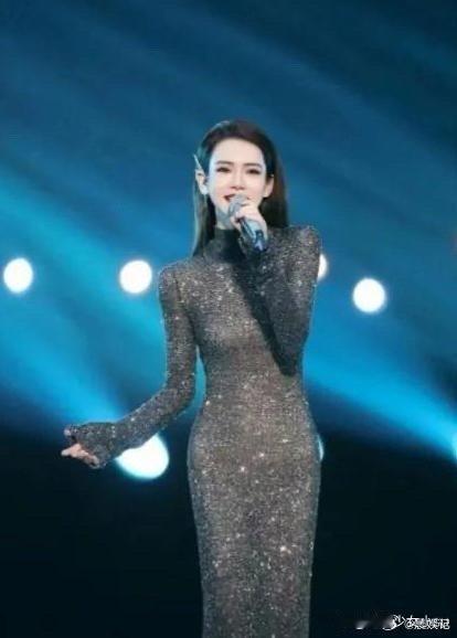 戚薇的身材太完美了，好像一条美人鱼 