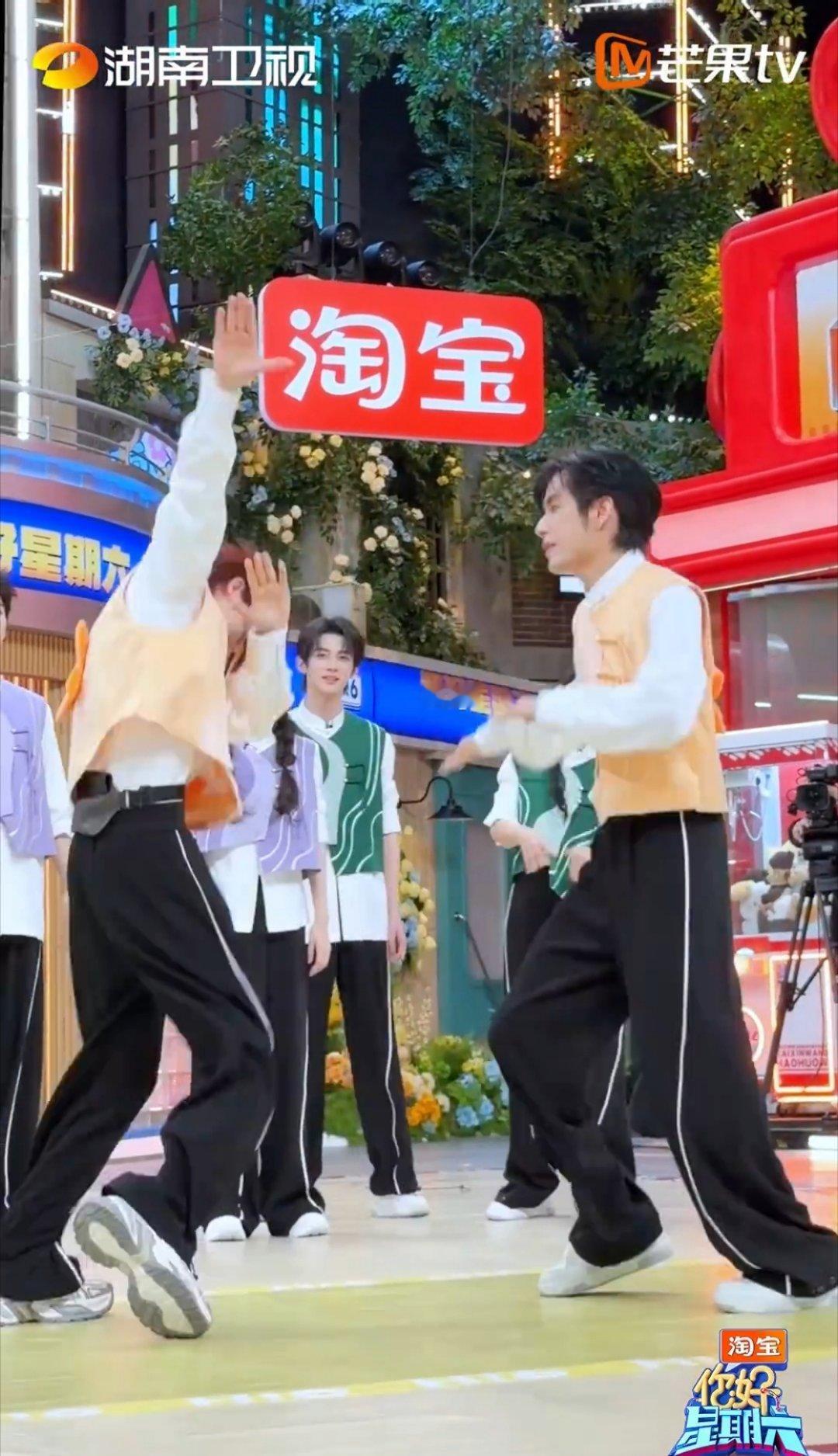 张颜齐公主抱丁程鑫转圈圈！《你好星期六》疯成小朋友～张颜齐公主抱丁程鑫丁程鑫张颜