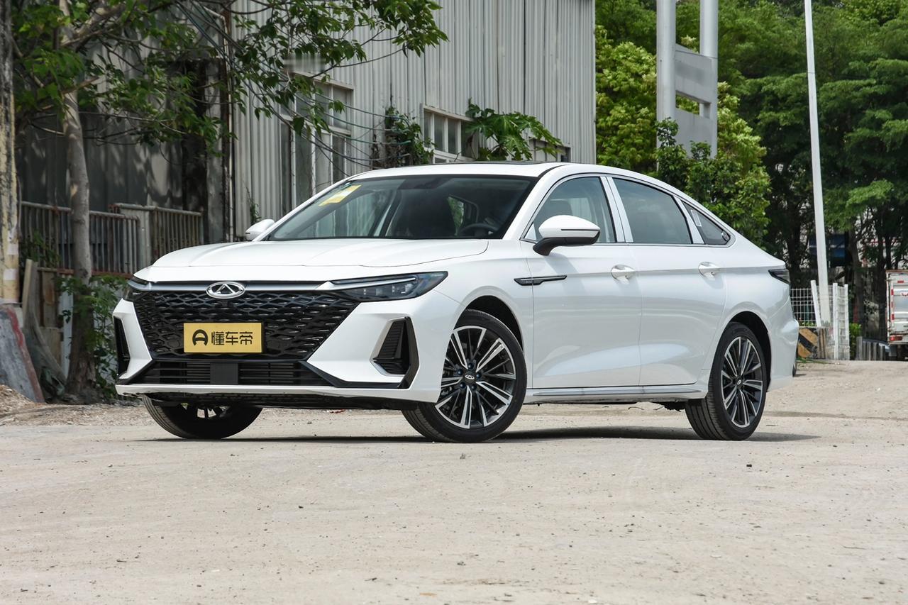 最近打算入手家用轿车，特意去多家门店了解了奇瑞艾瑞泽8的最新行情，发现这款车的价