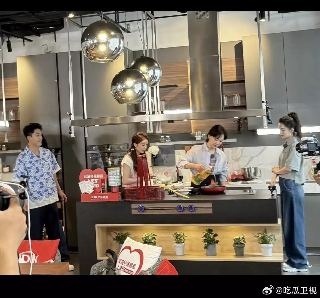 张雅琪真上花少了！这是花少第一位纯素人吧。。。。 ​​​