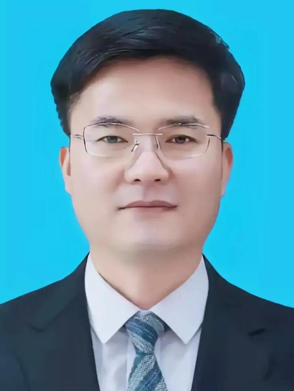 王正儒被查，许多人感到惋惜，这种心情完全可以理解。

王正儒1980年2月出生，