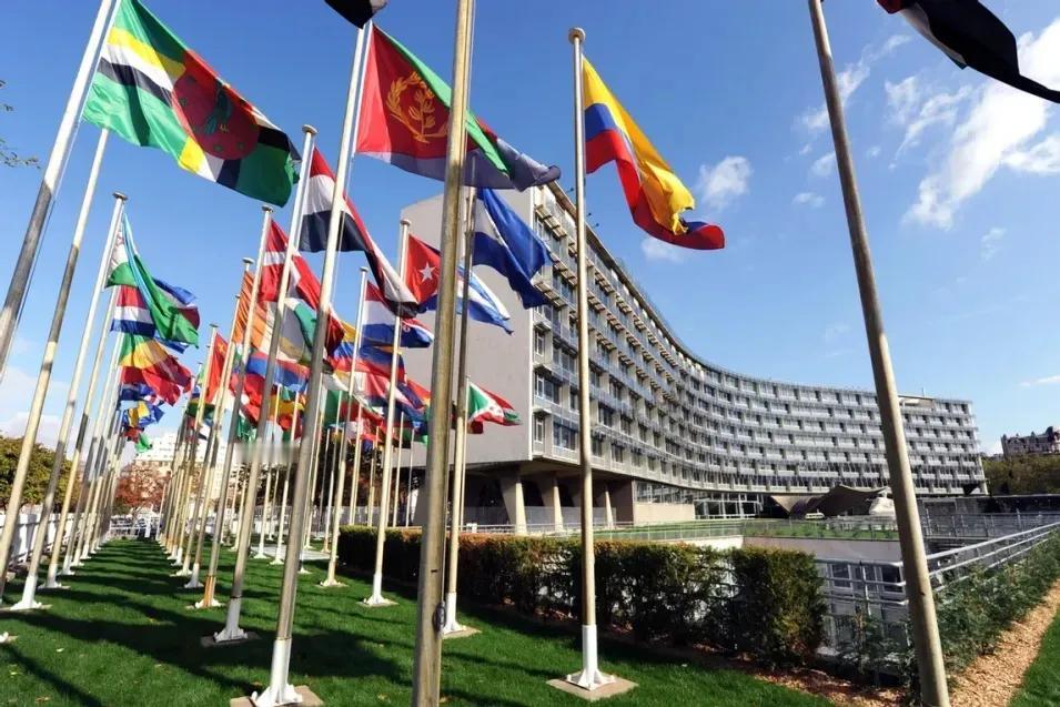 美国能欠联合国会费，中国凭啥不能欠，必须以美国为标杆，堂堂的头号强国，自诩为地球