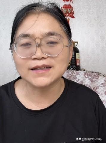 小故事！
    红霞 是个好女人，不给儿女找麻烦，还尽心尽力地照顾自己的老娘。