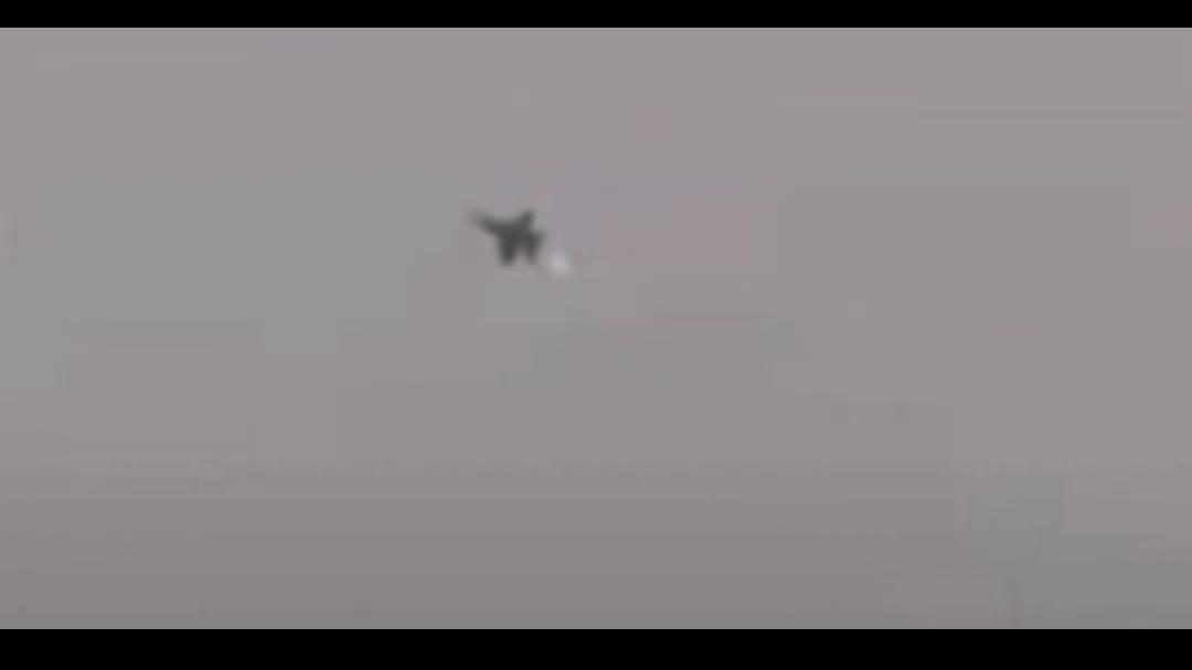 伊朗军方25日公布。打掉了一架美国的f18战斗机。
而且伊朗在25号把击落美军f