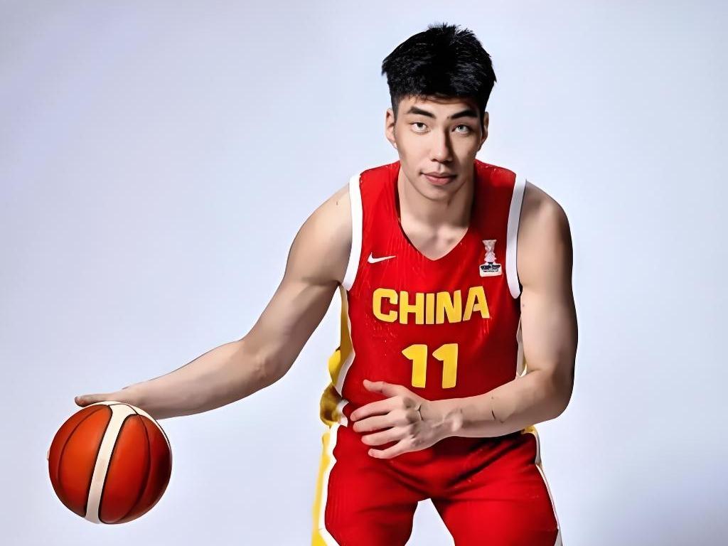CBA最新消息：据直播吧报道，中国男篮表示余嘉豪将在西乙比赛结束后马上回归国家队