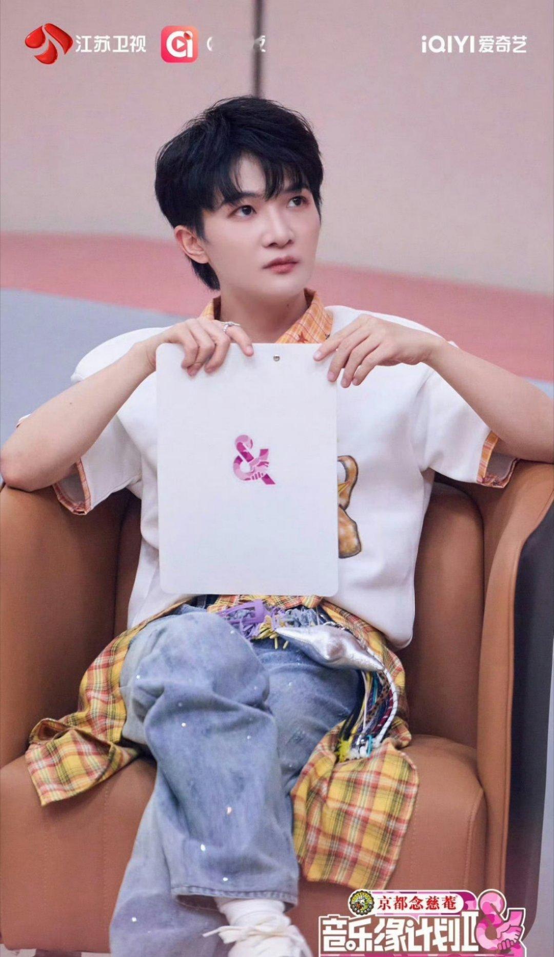 周深 音综卷王 周深真的很认真对待舞台，每一次的表现都很棒