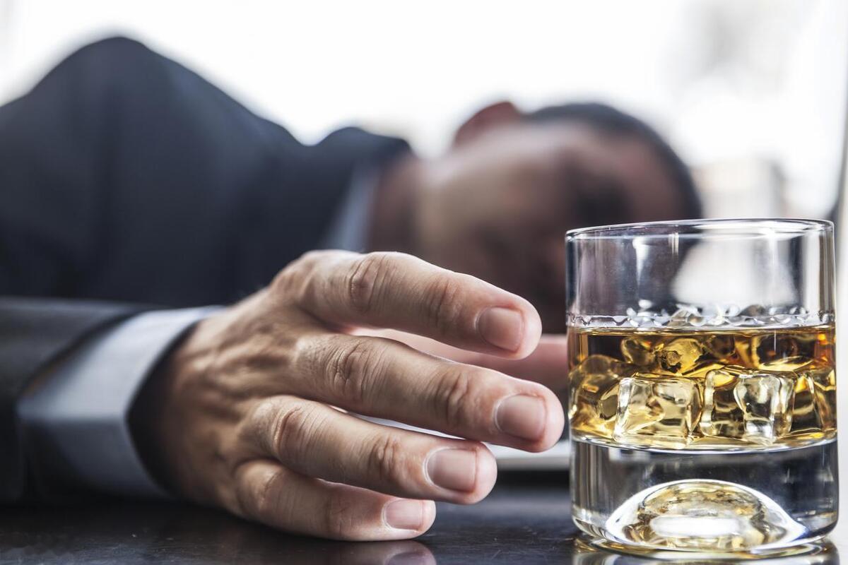 喝酒有多伤身？警惕这4个危害，别让健康被“喝”走了

1、出现“啤酒心”

在酒