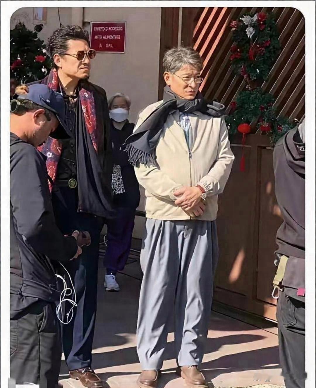 刘德华都65岁了，上个月的线下活动现场，他连唱三首劲歌还全程满场跑着跟粉丝挥手，