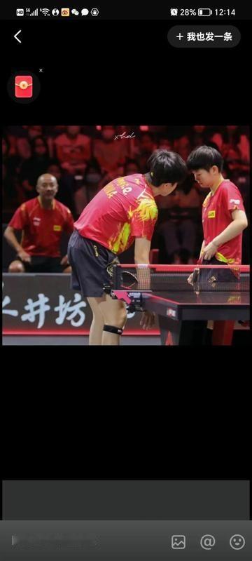这画面看笑了，真的是相亲相爱的父女俩！莎莎：你一瓶，我一瓶，爷爷自己一瓶！[大笑