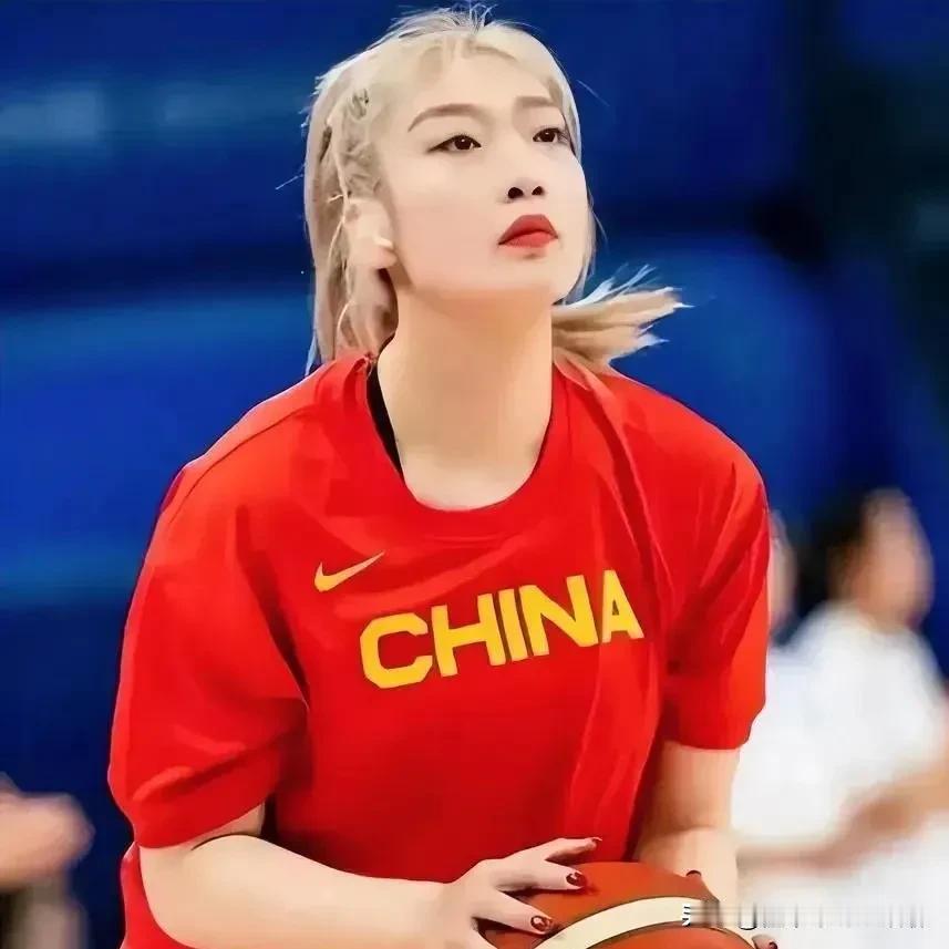 李梦未能入选国家队，似乎大家都在为其打抱不平，对于她未能入选确实可惜，队中也少了