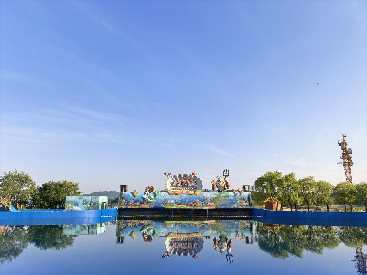 五虎岛，松花湖里的游玩胜地，个人投资，经历了风雨后的平静画面。安静，休闲，往返得