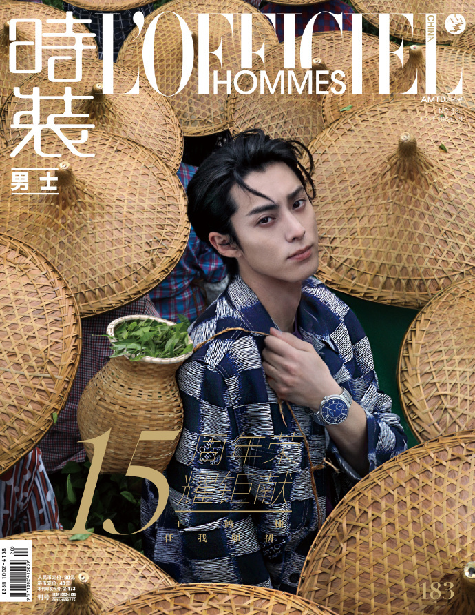 王鹤棣时装男士杂志大片  王鹤棣巧克力腹肌是彻底藏不住啦！身材简直不要太好啦  