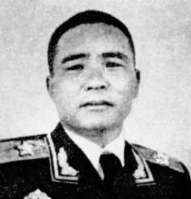 1950 年，恩施军分区司令员王定烈乘车去剿匪，途中得知参谋在出发前打了电话，感